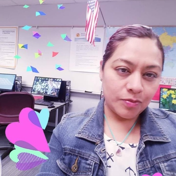 Meet your Posher, Faby Makeup  & Jewelry - Picture 3 of 16